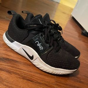 Size 8 black Nikes woman’s
